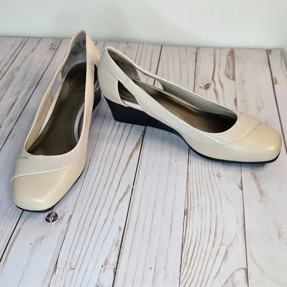 LifeStride Grandeur Cream Wedge Pumps Women’s 7.5 Square Toe Comfort Heels